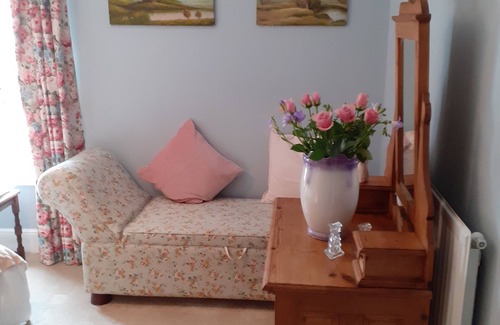 Oakengates Cottage | Quaint and pretty Shropshire cottage