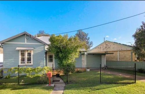 Cessnock Cottage | Quaint cottage 1930's 5 mns from Hunter Valley wineries