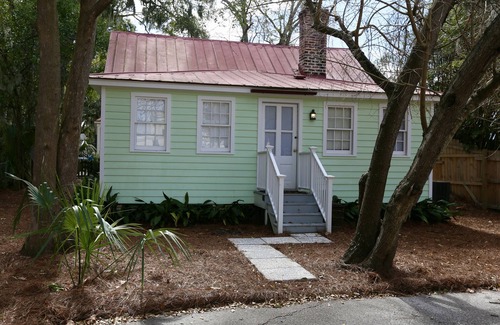 The Point House | QUAINT COTTAGE IN HISTORIC OLD POINT Beaufort, S.C.