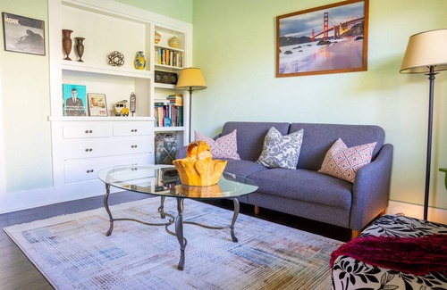 West Alameda Cottage | Quaint early 1900's Cottage close to beach & shops with high speed internet