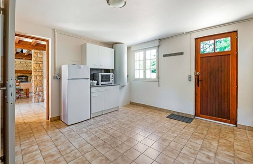 Logonna-Daoulas House | Quaint Holiday Home in Logonna-Daoulas near Sea