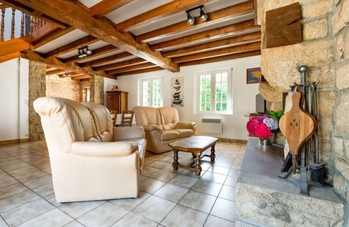 Logonna-Daoulas House | Quaint Holiday Home in Logonna-Daoulas near Sea