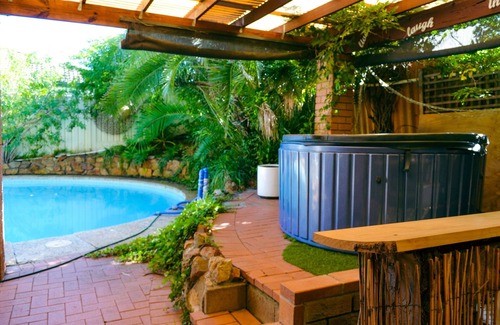 Willetton House | Quaint & Peaceful Auxiliary Guest Home 2 Bedroom
