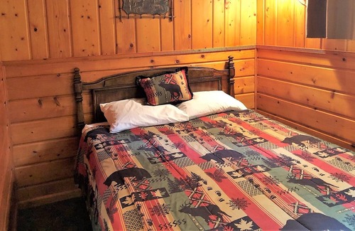 Arbor Vitae Cabin | Quaint Pet Friendly Cabin on Big Arbor Vitae Lake