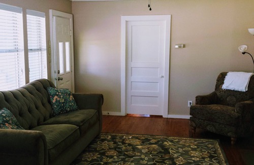 Utopia House | Quaint & Quiet Property Close to Many Outdoor Attractions