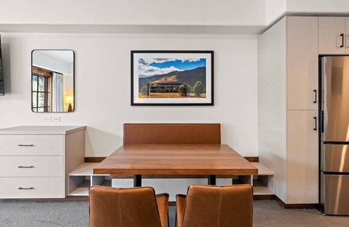 Tamarack Apartment | Quaint Studio with Balcony