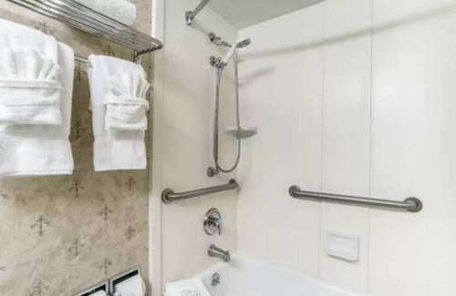 Hanover House | Quality and Dependable! 2 Double Beds