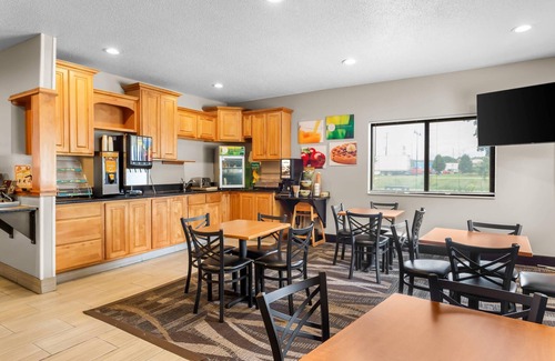 Beloit Hotel | Quality Inn Beloit