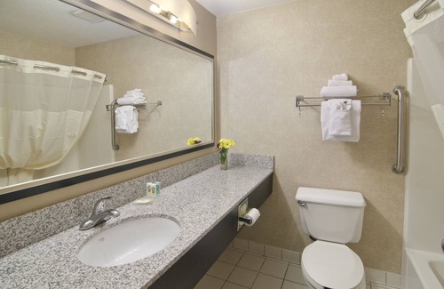 Brooklyn Center Hotel | Quality Inn Brooklyn Center