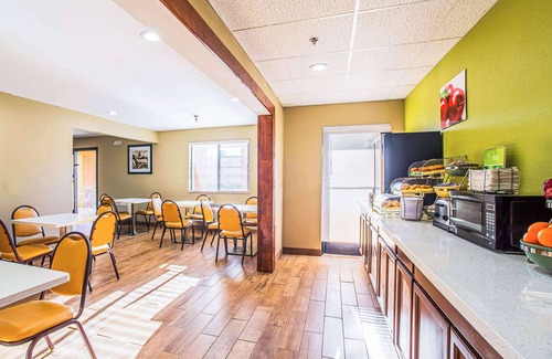 Carbondale Hotel | Quality Inn Carbondale University area