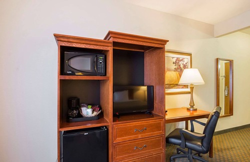 Raisin Hotel | Quality Inn Fresno Yosemite Airport