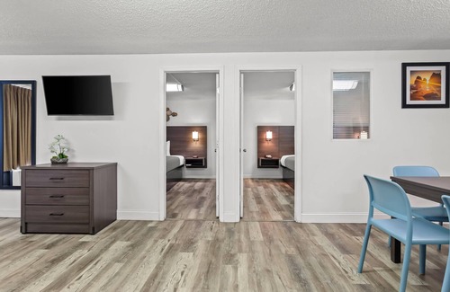 Disston Heights Hotel | Quality Inn & Suites at Tropicana Field