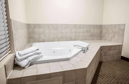 Federal Way Hotel | Quality Inn & Suites Federal Way - Seattle