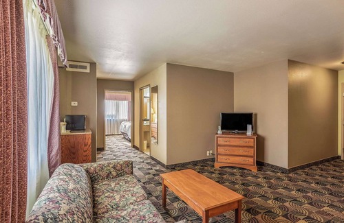 Hannibal Hotel | Quality Inn & Suites Hannibal West