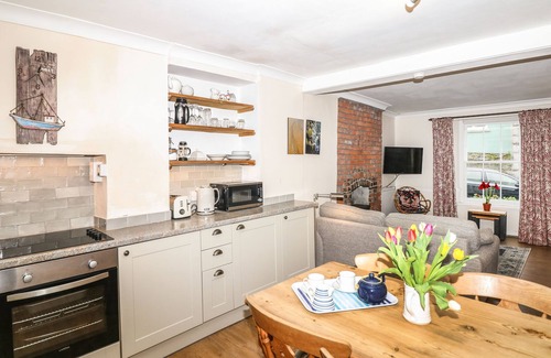 Flushing Cottage | QUARRY COTTAGE, pet friendly, character holiday cottage in Flushing