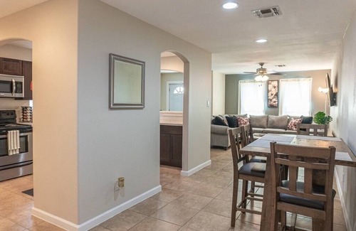 Uptown House | Quarry Downtown Airport 10 mins or less