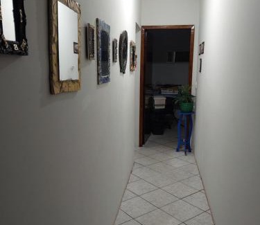 Maringa House | Quarto com banheiro casa da Mari