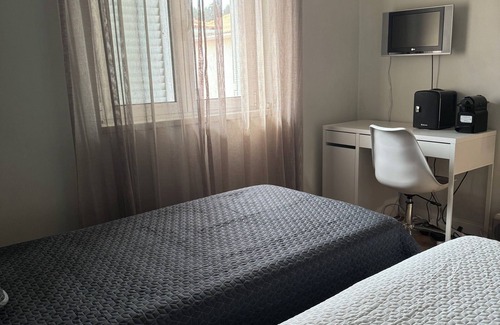 Oeiras Apartment | Quarto Duplo com Piscina Junto a Lisboa e Caxias
