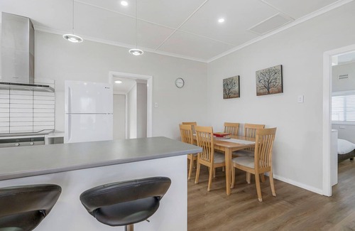 North Haven House | Quartzy's Place - Cozy Cottage in the heart of North Haven