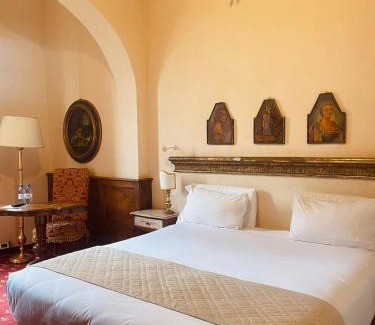 Montopoli in Val d'Arno Hotel | Quattro Gigli Hotel