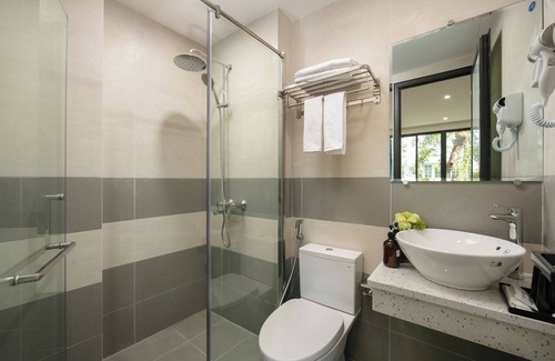 Hoan Kiem Hotel | Queen Cafe Hotel