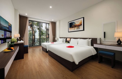 Hoan Kiem Hotel | Queen Cafe Hotel