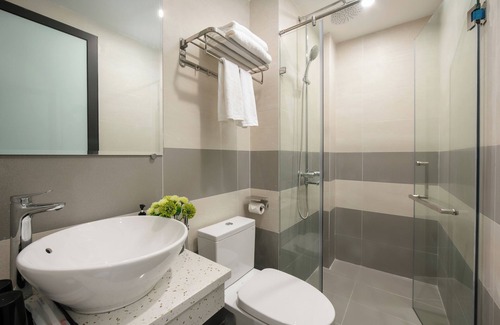 Hoan Kiem Hotel | Queen Cafe Hotel