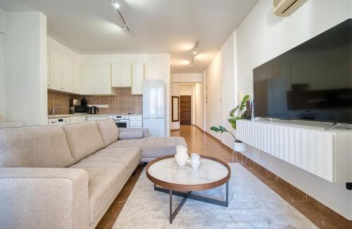 Old Town Apartment | Queen Gardens 212