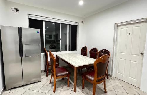Hurlstone Park House | Queen Room in Hurlstone Park - CS1