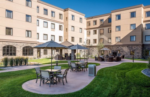 Altoona Apartment | Queen Studio | Free Breakfast, Free Wi-Fi, Indoor Pool and Hot Tub
