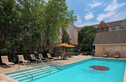 Rosemont Hotel | Queen Studio, Hyatt House Chicago, Complimentary Breakfast, Shopping Proximity