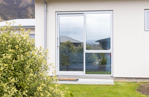 Arthur's Point Apartment | Queenstown-Coronet Peak: Cosy Self-Contained Studio, Arthurs Pt, Queenstown, NZ