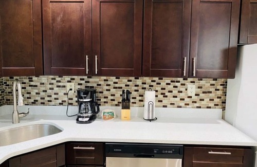 Rochdale House | Quick rides to JFK, train station, malls & casino.