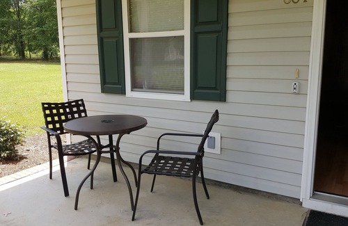 Dublin Apartment | Quiet 1-bedroom apartment with WiFi, Central Heat/AC in charming Dublin