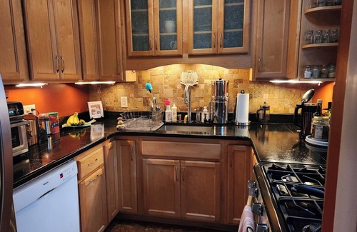 Batesville House | Quiet 2-bedroom house in the woods near Charlottesville, VA