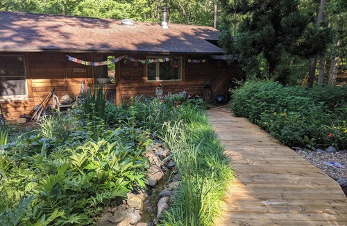 Batesville House | Quiet 2-bedroom house in the woods near Charlottesville, VA