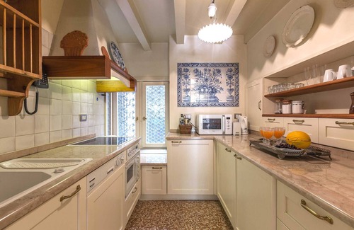 Dorsoduro Ski Chalet | Quiet and Classy Venetian Home with Private Courtyard