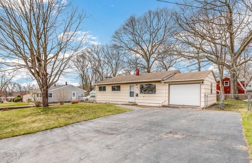 Old Mystic House | Quiet and Cozy Mystic Ranch Close To Everything by RedAwning