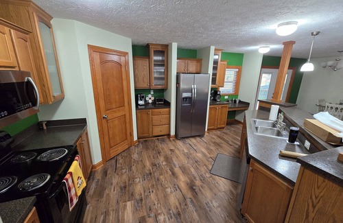 Creola Cabin | Quiet and modern 3-bedroom cabin near Ash Cave!
