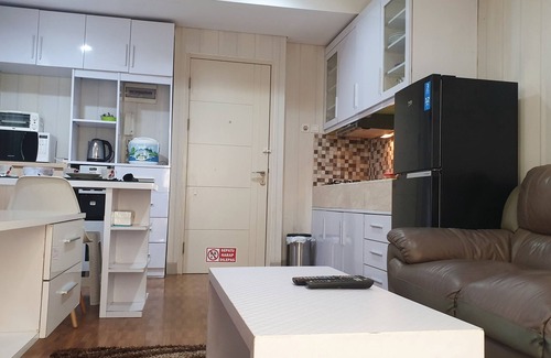 Cikarang Apartment | Quiet and Peaceful stay facing directly to the lake with sunset view