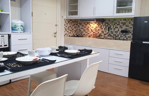 Cikarang Apartment | Quiet and Peaceful stay facing directly to the lake with sunset view