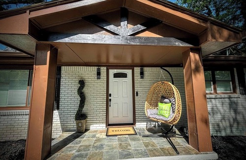 East Point House | Quiet ATL Retreat, Fire Pit Fast WiFi Flex Stay Family & Business Ready