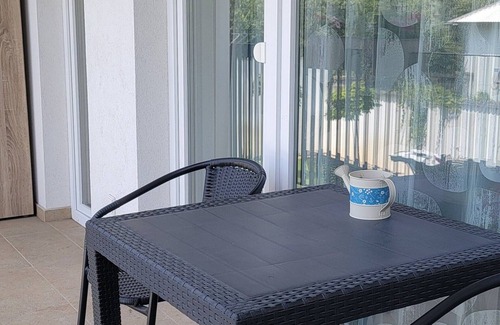Szeged Apartment | Quiet back street only 5 mns walk from downtown Szécsényi Square and City Hall.