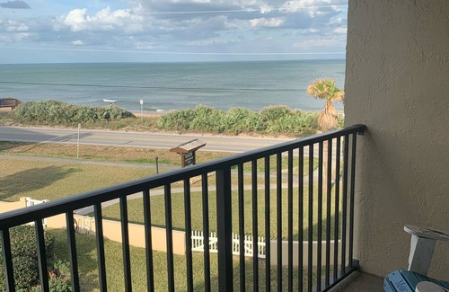 Breakers Condo | Quiet Beach Getaway