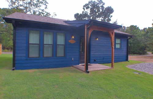 Hulbert Cabin | Quiet cabin, firepit, fenced, no pet fee, NEW, 4 person occ