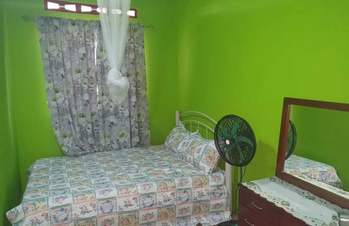 St. George's House | Quiet Chateau located 10 minutes from Anandale falls.