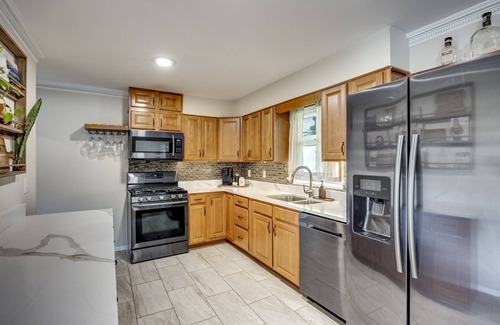 Radcliff House | Quiet Comfort: 5 BR & 2.5 BA, 6 TVs, Pet Friendly