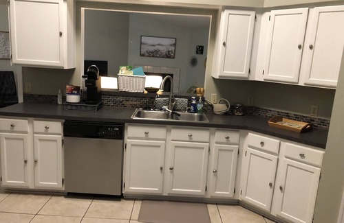 Kingsland House | Quiet, comfy home - 3BR w/Spa Bath & Fenced Yard – Ideal for Extended Stays