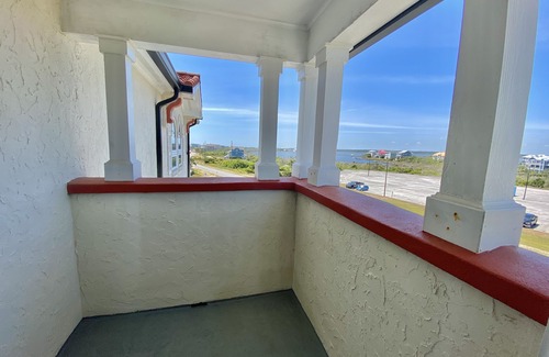 North Topsail Beach Condo | Quiet Condo with Resort-Style Amenities
