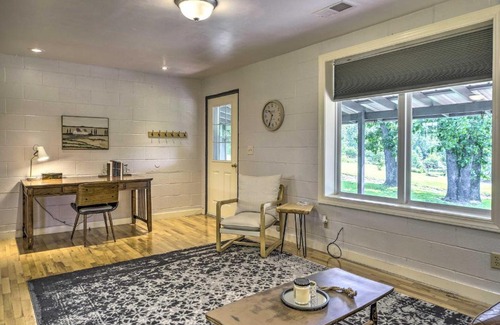 Squires House | Quiet Country Home in Ava with Chic Interior!